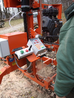 Der Computer kann mm-genau 30 gespeicherte Brettstärken in vorgegebener Folge abrufen !