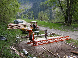Die Wood-Mizer LT15 Blockbandsäge am Ende eines arbeitsreichen Tages.